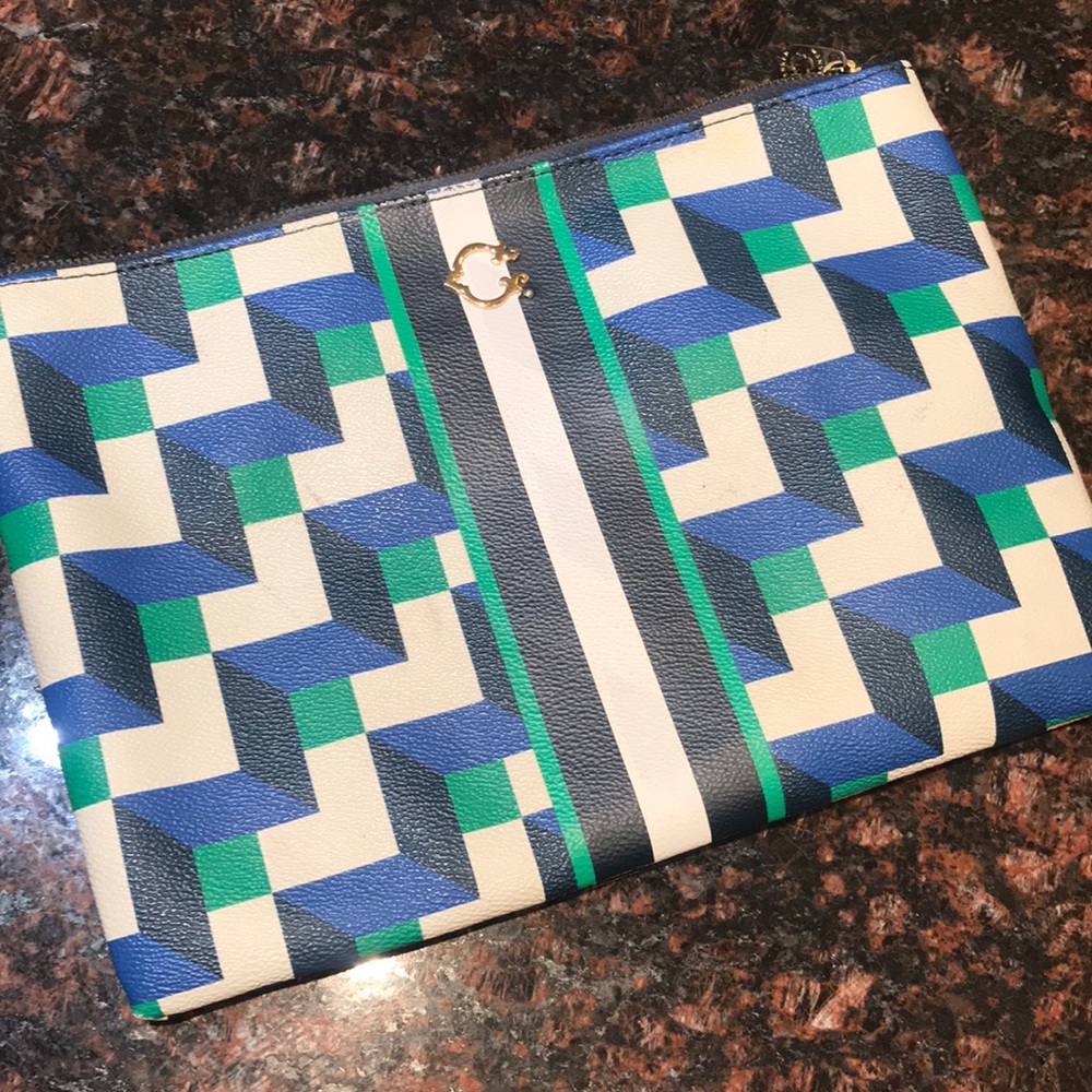 C. Wonder pouch